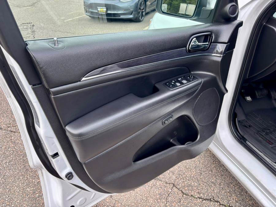 Used 2020 Jeep Grand Cherokee Overland AWD/4WD image 9