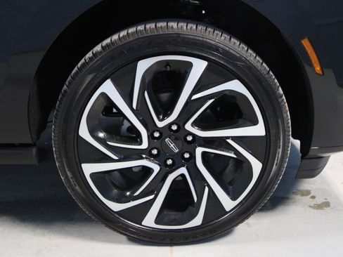 New 2026 Lincoln Navigator Reserve AWD/4WD image 32