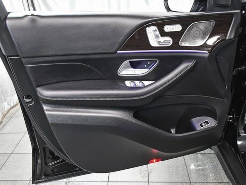 Used 2025 Mercedes-Benz GLS 450 4MATIC image 9