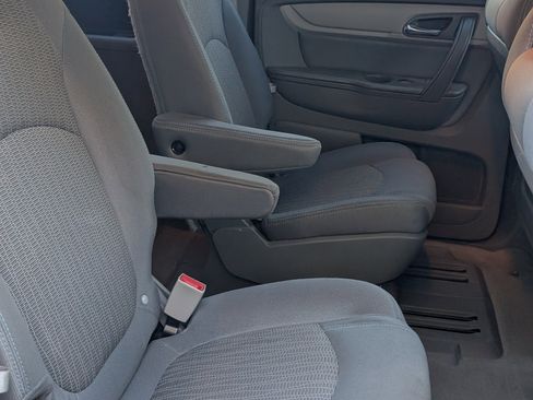 Used 2017 Chevrolet Traverse LT w/ Style and Technology Package image 25