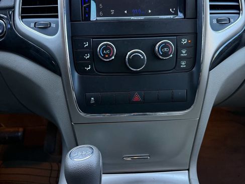 Used 2011 Jeep Grand Cherokee Laredo image 10