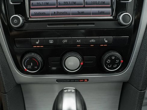 Used 2013 Volkswagen Passat TDI SE FWD image 21