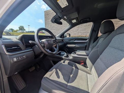 Used 2025 GMC Terrain Elevation AWD/4WD image 15