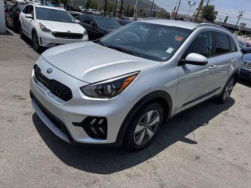 Used 2020 Kia Niro LX FWD image 3