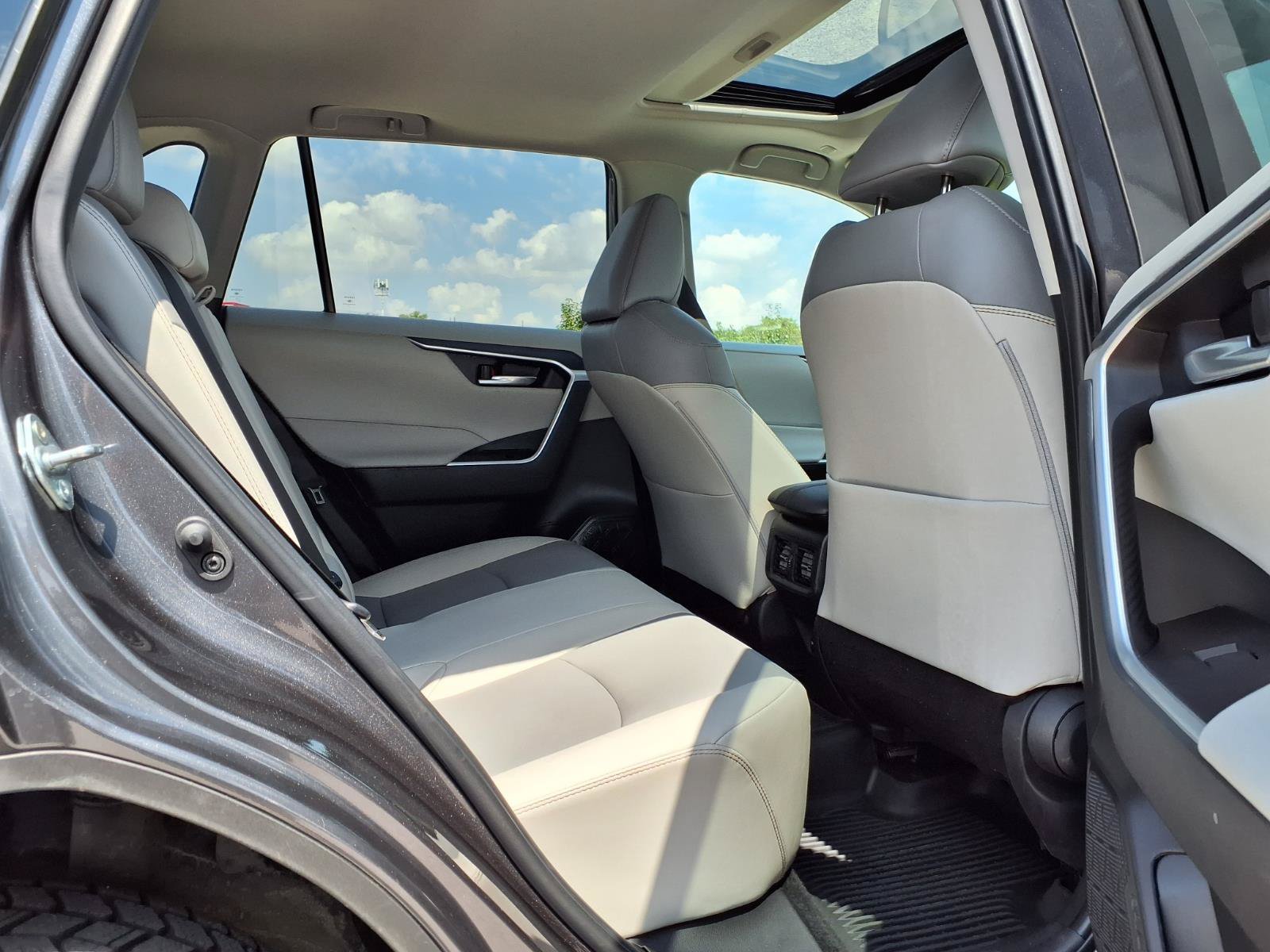 Used 2024 Toyota RAV4 XLE Premium w/ Weather Package AWD/4WD image 33