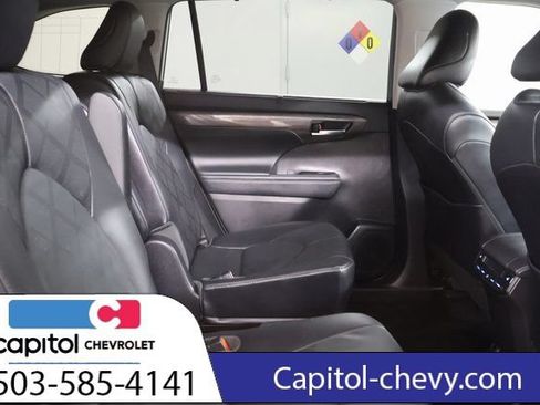 Used 2021 Toyota Highlander Platinum AWD/4WD image 33