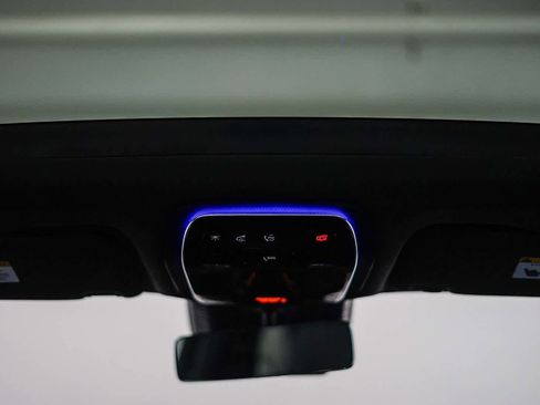 Used 2025 Mercedes-Benz GLC 300 4MATIC image 12