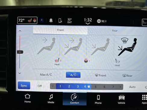 Used 2024 Chrysler Pacifica Touring-L image 32