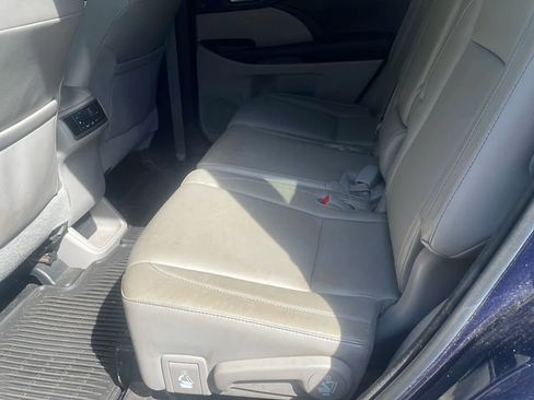 Used 2016 Toyota Highlander XLE AWD/4WD image 13