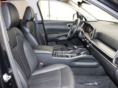 Used 2024 Kia Sorento S image 12