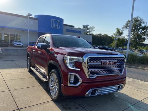 Used 2022 GMC Sierra 1500 Denali w/ Driver Alert Package II AWD/4WD image 2