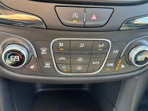 Used 2022 Chevrolet Equinox RS w/ RS Leather Package image 23