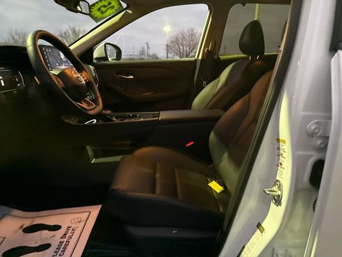 Used 2025 Nissan Rogue SL w/ SL Premium Package image 11