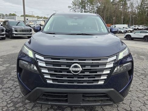 Used 2025 Nissan Rogue SV image 2