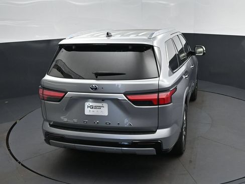 Used 2023 Toyota Sequoia Capstone AWD/4WD image 35