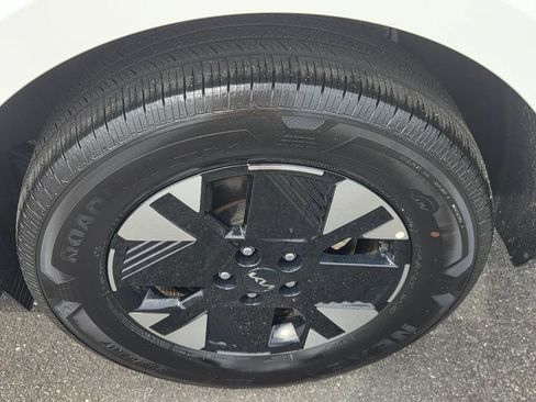 Used 2026 Kia Carnival LXS FWD image 10