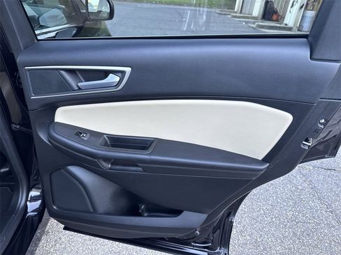Used 2024 Ford Edge SEL image 16
