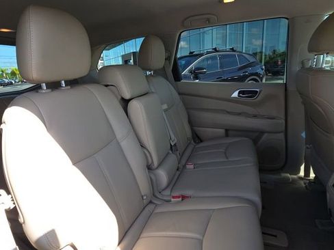 Used 2015 Nissan Pathfinder SL w/ SL Tech Package FWD image 9
