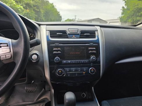 Used 2015 Nissan Altima 2.5 S w/ Power Driver Seat Package FWD image 9