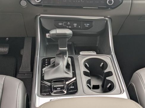 New 2027 Kia Carnival EX FWD image 19
