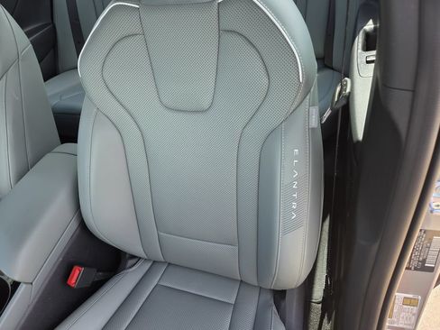 Used 2025 Hyundai Elantra Limited FWD image 42