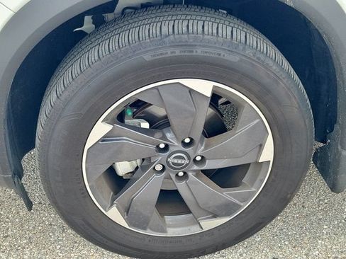 Certified 2026 Nissan Rogue SV w/ SV Premium Package FWD image 8