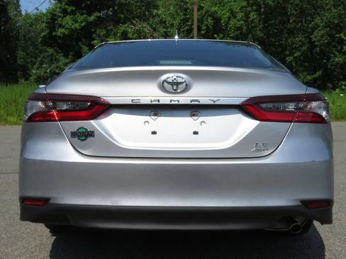 Used 2024 Toyota Camry LE AWD/4WD image 6