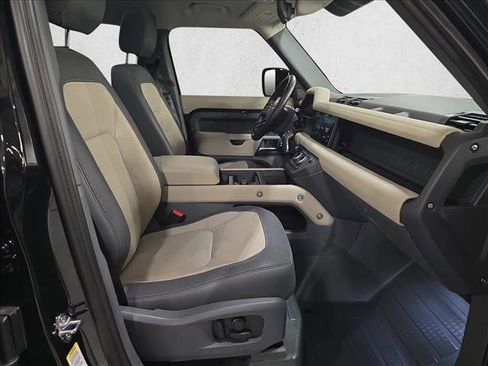 Certified 2024 Land Rover Defender 110 X-Dynamic SE image 10