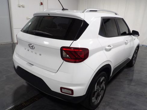 Used 2024 Hyundai Venue SEL FWD image 5