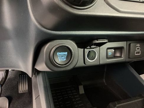 Certified 2025 Ford Maverick Lobo AWD/4WD image 26