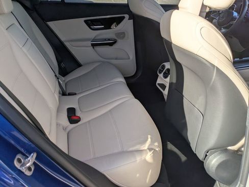 Used 2024 Mercedes-Benz GLC 300 4MATIC image 28