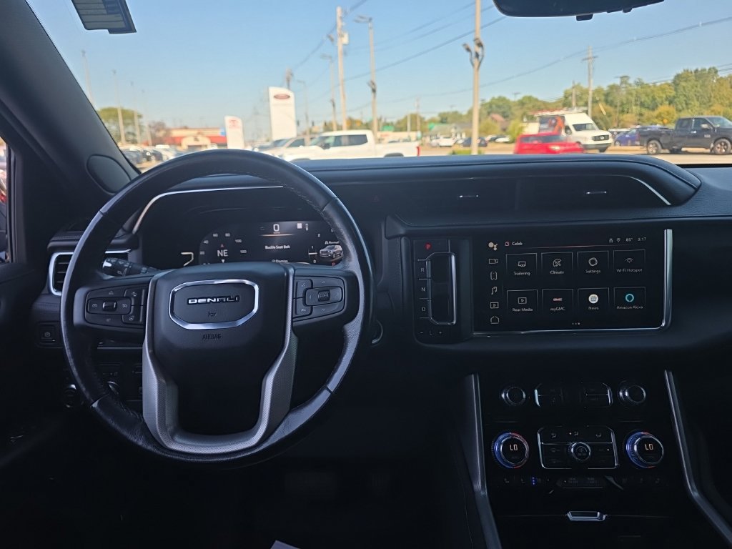 Used 2022 GMC Yukon Denali w/ Denali Ultimate Package AWD/4WD image 16
