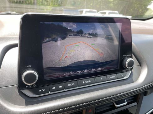 Used 2023 Nissan Rogue S FWD image 13