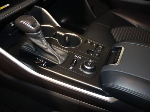 Used 2023 Toyota Highlander L image 39