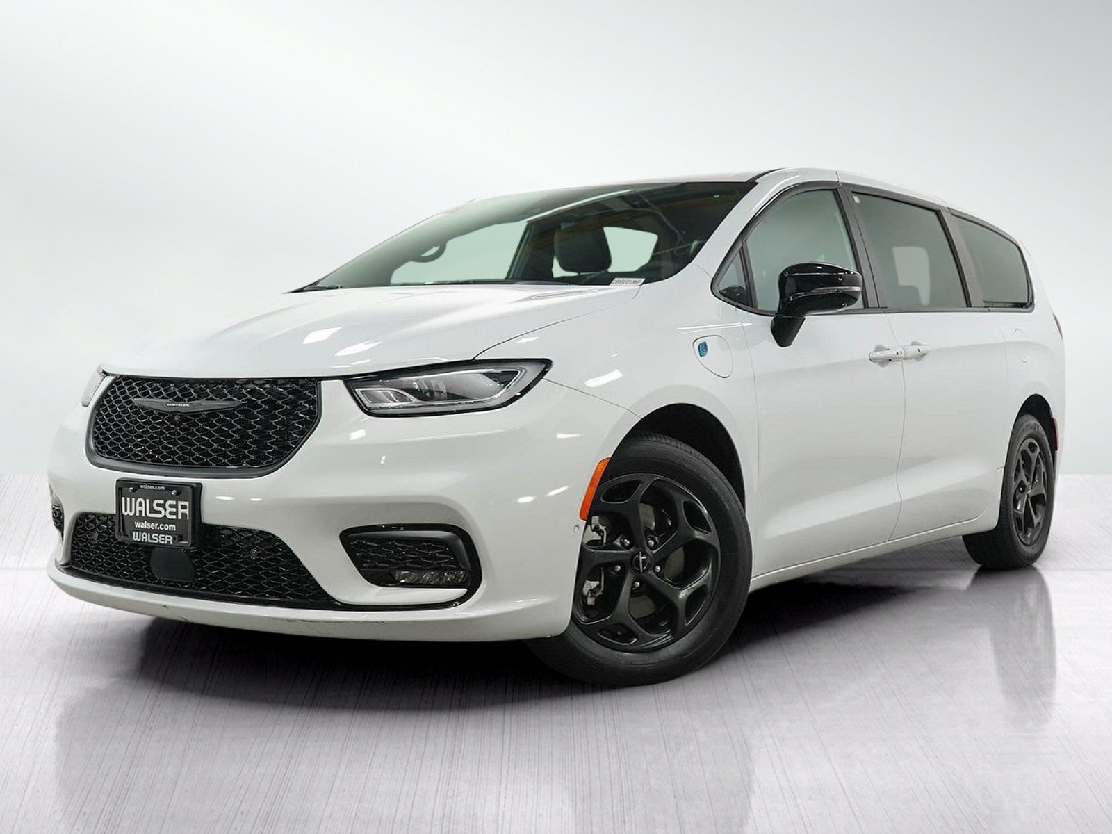 Used 2024 Chrysler Pacifica Limited FWD image 1