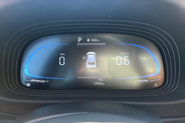 Used 2025 Hyundai Venue SEL FWD image 17