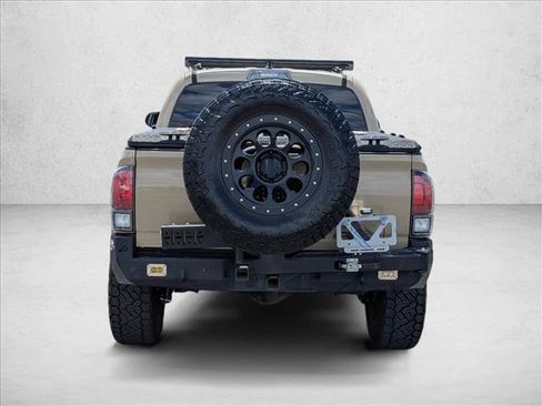 Used 2017 Toyota Tacoma TRD Off-Road AWD/4WD image 6