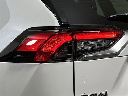 Used 2019 Toyota RAV4 Limited image 27