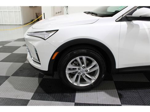 Used 2024 Buick Envista Preferred w/ Advanced Safety Package image 9