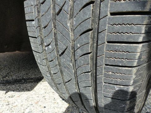 Used 2020 Chrysler Pacifica Touring w/ Tire & Wheel Group image 26