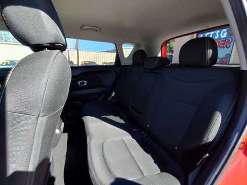 Used 2016 Kia Soul + FWD image 28