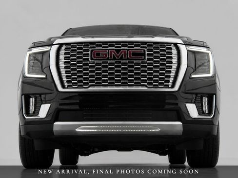 Used 2021 GMC Yukon Denali w/ Denali Premium Package AWD/4WD image 3