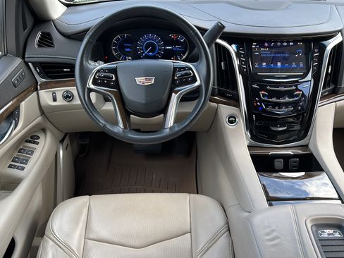 Used 2018 Cadillac Escalade 2WD image 12