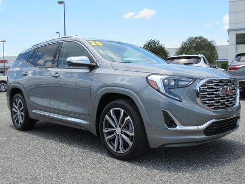 Used 2020 GMC Terrain Denali w/ Denali Premium Package FWD image 1