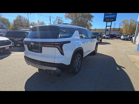 New 2026 Chevrolet Traverse LT image 8