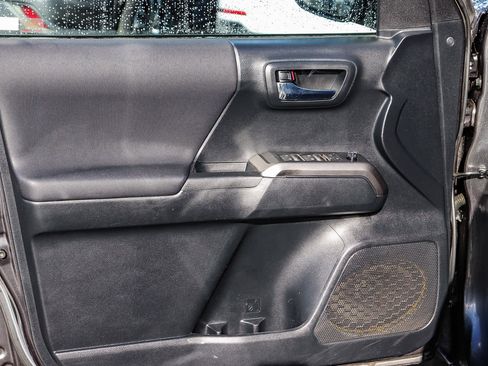 Used 2019 Toyota Tacoma TRD Off-Road image 22