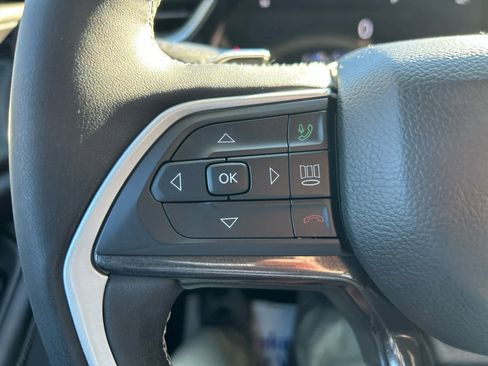 Used 2023 Jeep Grand Cherokee Laredo w/ Luxury Tech Group I image 29