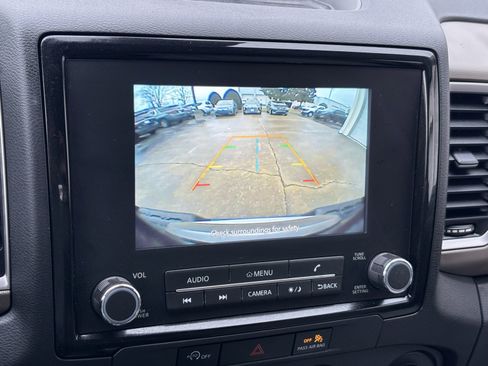 Used 2024 Nissan Frontier SV image 4