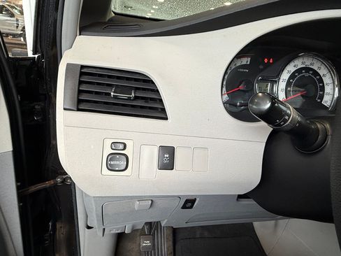 Used 2011 Toyota Sienna SE w/ Towing Pkg FWD image 19