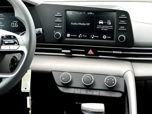 Used 2026 Hyundai Elantra SE FWD image 30